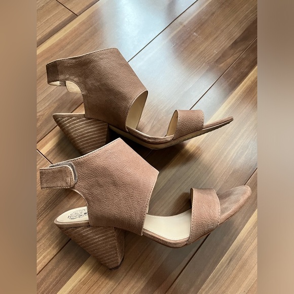 VINCE CAMUTO Evisa Leather Sandals (Sz 8.5/38.5) - Picture 3 of 4